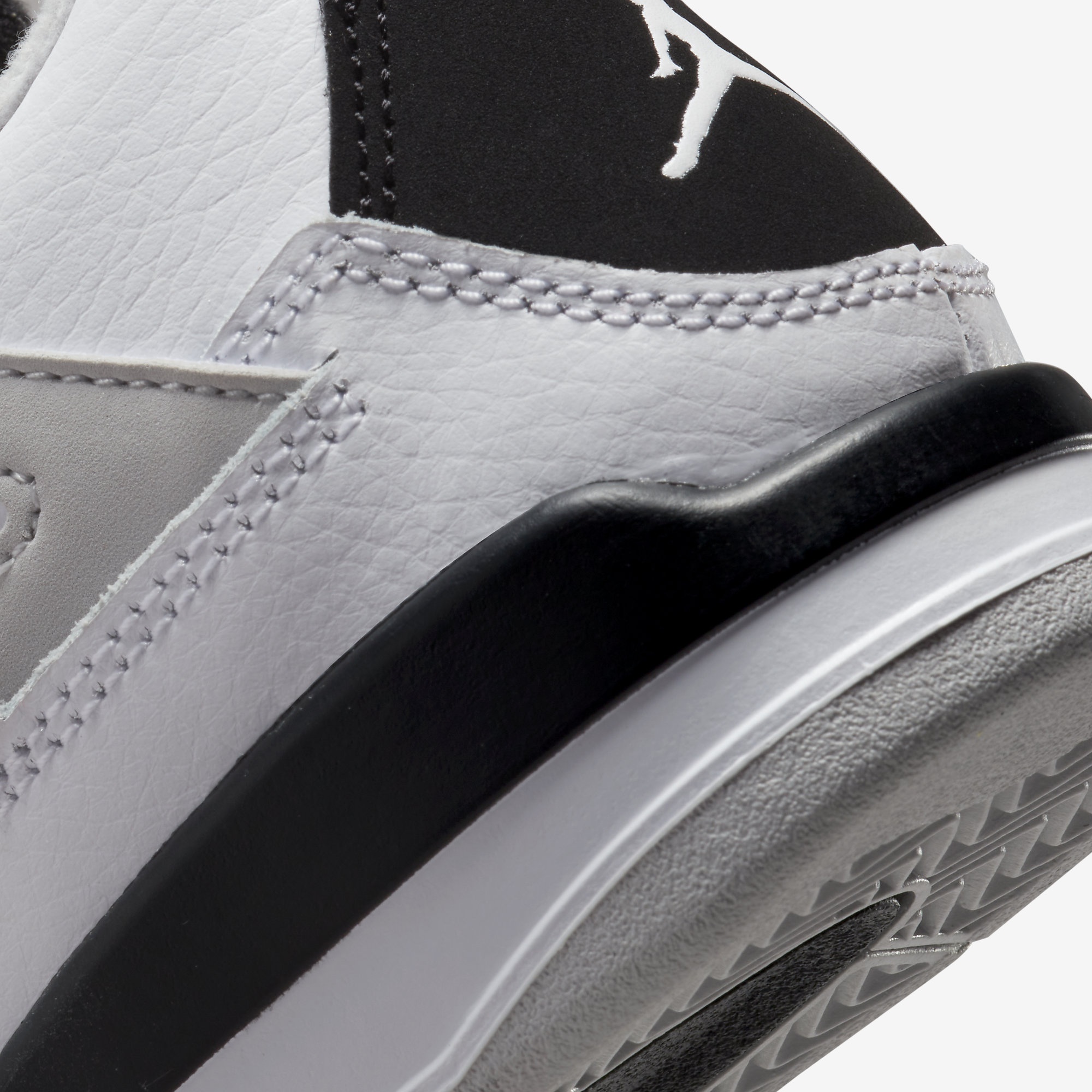 Air Jordan 4 Retro Military Black Sneakers